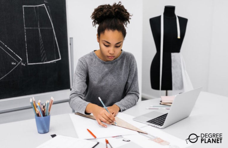 Fashion Merchandising Degree: Career Paths and Opportunities