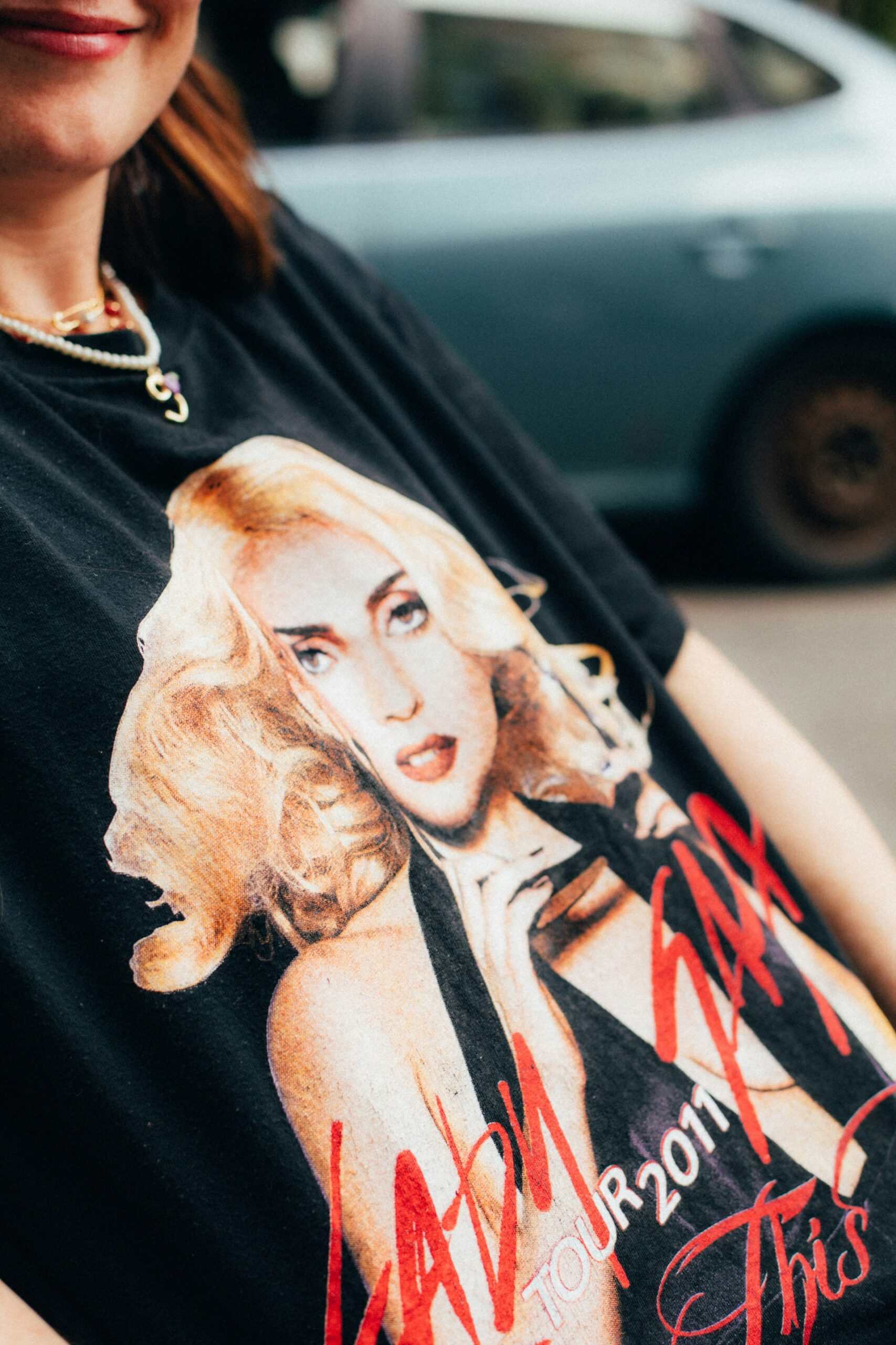 How Celebrities Drive Fashion Trends in Entertainment: Influence, Access, and Industry Impact
