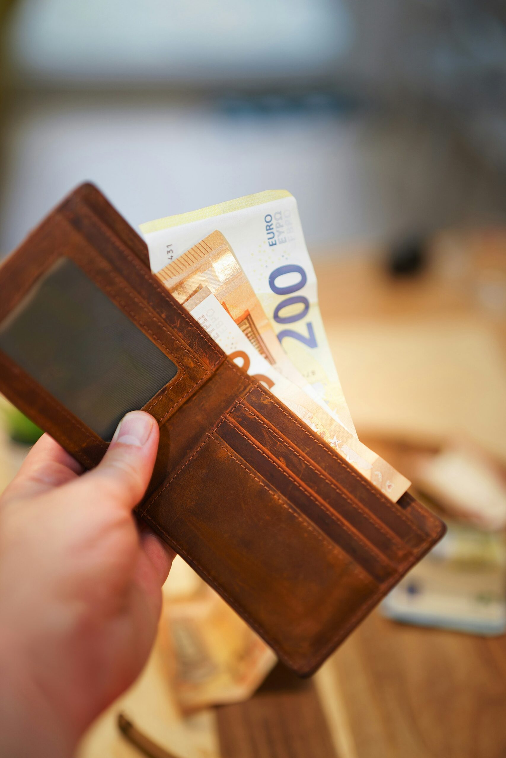 Navigating Your Money: A Guide to Digital Wallets and Traditional Banking in 2025